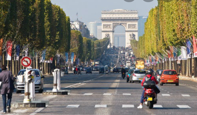 Découvrir l'avenue des CHamps Elysées à Paris